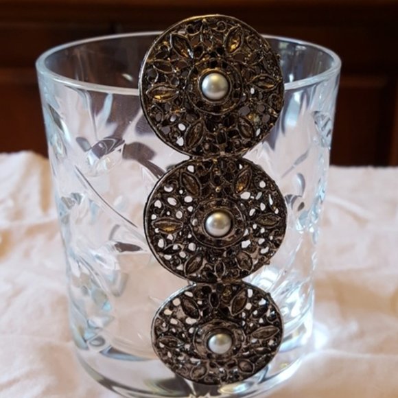 Accessories - 2 FOR $18 ~ Pearl Accented Hair Barrette